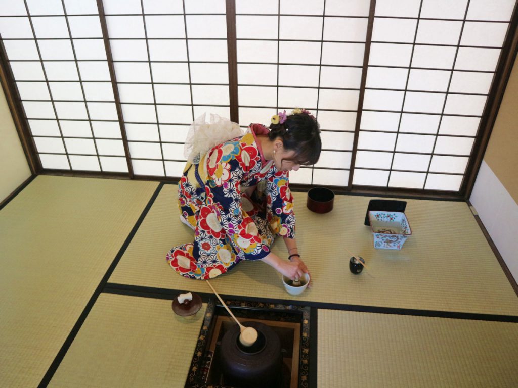 着物で茶道体験しよー 浅草着物レンタル 愛和服