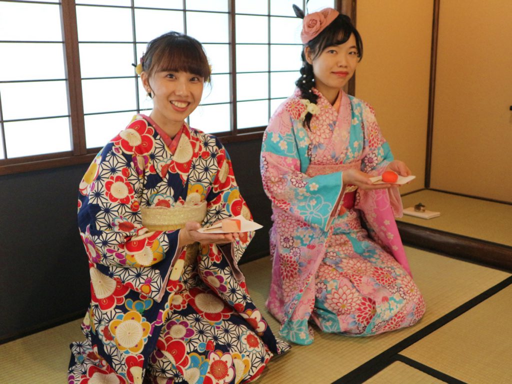 着物で茶道体験しよー 浅草着物レンタル 愛和服